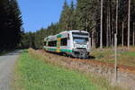 Der VT 562 der Vogtlandbahn ist von Zwotental am 29.08.2024 unterwegs nach Zwickau und konnte im Wald auf ca. 700m Höhe eingefangen werden. 