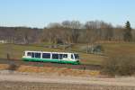 VT 48 der Vogtlandbahn mit VBG 83210 vor Grobau (20.12.2007)