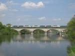 Zwei Desiros der Vogtlandbahn sind am 28.4.2008 bei Regenstauf unterwegs.