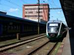 Der in den 1960ern entstandene Hauptbahnhof von  Cheb (Eger) mit Arriva-Vogtlandbahn Triebzgen VT01 + VT03.