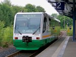 VT42 soeben als VBG83225 aus Plauen angekommen, wird bald als VBG83224 zurckfahren. In Falkenstein, 2.7.09.