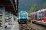 Statt auf Gleis 5 trifft am 14.8.2009 der ALX aus Mnchen auf Gleis 2 des Oberstdorfer Bahnhofes ein. Zuglok ist die 223 067 der Vogtlandbahn.