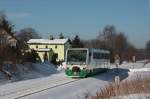 Ohne Halt passiert VT40 (654 040) der Vogtlandbahn Rebesgrün, ein Ort zwischen Eich und Auerbach/V.