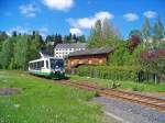 654 044 (VT44) als VBG/VIA83120 westlichen Ausfahrt des Bahnhofs Klingenthal Richtung Graslitz, 4.6.010.