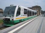 30.6.2010 15:31 VT 48 der Vogtlandbahn aus Adorf (Vogtland) ist in Hof (Saale) Hbf auf Gleis 1b angekommen, und wartet nun auf die Rckfahrt nach Adorf (Vogtland).