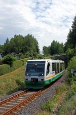 654 044 (VT44) als VIA/VBG83120 in Klingenthal, 13.7.010.