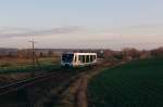 Von den letzten Sonnenstrahlen des Tages angestrahlt wird VT45, als VBG83215 nach Schleiz West, zwischen Mühltroff und Langenbuch am 03.12.2006.