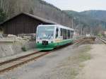 16.4.2011 16:47 VT 35 der Vogtlandbahn aus Sokolov nach Falkenstein (Vogtland) bei der Einfahrt in den Bahnhof Olov.