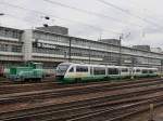 Der VT 02 und der VT 13 bei einer Rangierfahrt am 04.09.2009 im Regensburger Hbf nebenan steht die Gartenlaube WL 1 abgestellt.