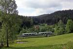 Zwei unbekannte 654er sind am 28.5.011 als VBG20809/81059 Zwickau/Hof - Graslitz (- Karlsbad - Marienbad) in Zwota unterwegs.