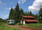 654 038 (VT38) als VBG20816 (Falkenau -) Graslitz - Zwickau im obervogtlndischen Wald zwischen Schneck und Muldenberg, 17.6.011.