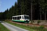 654 036 (VT36) als VBG20814 Graslitz - Zwickau im obervogtlndischen Wald zwischen Schneck und Muldenberg, 26.7.011.