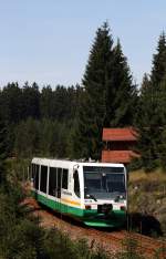 654 043 (VT43) als VBG20814 (Falkenau -) Graslitz - Zwickau im obervogtlndischen Wald zwischen Schneck und Muldenberg, 17.6.011