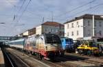 183 001 neben 111 017 am 14.10.2012 beim Bahntag in Regensburg