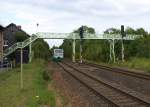 Abendstimmung im Vogtland - 

Regiosprinter VT 43 der Vogtlandbahn hat die Hhen des Vogtlandes erklommen.
Nach kurzem Halt in Reuth (bei Plauen) wird er nach Hof hinab rollen.

Diese beraus schne Fugngerbrcke mu der Elektrifizierung weichen. Wenn die Bahn die Brcke erhalten soll dann wird die Gemeinde zur Kasse gebeten. Fr so vieles ist Geld vorhanden, nur um solch ein Schmuckstck zu retten keins.
Der Brgermeister von Reuth kam dann auf die glorreiche Idee die Brcke bei ebay zur Ersteigerung einzustellen. Denn Preis (ca. 8000.-) wollte wohl keiner bieten, weil der Kufer auch die Demontage und den Abtransport htte zahlen mssen.
Bahnlinie Plauen - Hof 16 August 2011.
Bis zum Februar 2013 hat die Brcke noch berlebt, mal sehen wie es weiter geht.