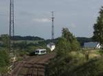 Im 2 Stundentakt verkehren die VT der Vogtlandbahn zwischen Hof und Plauen. Hier erreicht ein Regiosprinter den Bahnhof Gutenfrst aus Plauen (Grobau) kommend. Obwohl noch 2 Bahnsteige vorhanden sind, halten die VT der Vogtlandbahn nur noch auf Gleis 1, egal aus welcher Richtung sie kommen.
14.08.2011