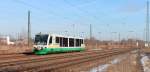 VT 34  Stadt Auerbach im Vogtland  ist am 01.02.2014, mit der VBG20819, von Zwickau Zentrum auf dem Weg nach Sokolov unterwegs,  hier bei der Ausfahrt aus Zwickau (Sachs) Hbf über der Olzmannbrücke.