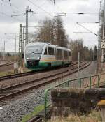 VT 02B von der Vogtlandbahn bei der Einfahrt in den Bahnhof Gößnitz, laut Zugzielanzeige fährt der Zug weiter nach Gera Hbf.