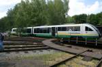 Der VT22 der Vogtlandbahn beim Rangieren auf der Drehscheibe im Eisenbahnmuseum Luzna