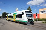 Vogtlandbahn Zwickau / Zwickauer Modell: Stadler Regio-Shuttle RS1 der Vogtlandbahn (nach BOStrab ausgestattet - zusätzlich mit Blinker, Brems- und Abblendlicht), aufgenommen im August 2016 an der Haltestelle  Steinkohlenwerk / Glück-Auf-Center  in Zwickau.