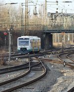 VT56 nach Zwickau Zentrum fährt am 08.12.2016 in den Zwickauer Hauptbahnhof ein.