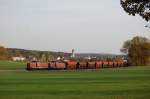 212 047 und 212 370 mit Schotterzug bei Ursulapoppenricht am 19.10.2008 (Strecke Amberg-Schnaittenbach)