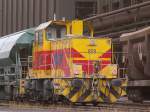 Diese Krauss-Maffei MH05 der  Eisenbahn und Hfen  aus Duisburg rangiert hier mit einigen Gterwaggons bei ThyssenKrupp Steel. Das Foto stammt vom 05.07.2007