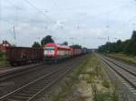 Die 420 12 der EVB zieht am 19.7.07 einen Containerzug durch den Bahnhof Scheeel