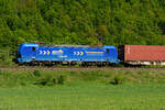 Portaitaufnahme von 192 005 EVB mit einem Containerzug bei Wernfeld Richtung Würzburg, 07.05.2020