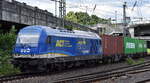 EVB - Eisenbahnen und Verkehrsbetriebe Elbe-Weser GmbH, Zeven [D] mit ihrer  223 031  [NVR:  92 80 1223 031-6 D-EVB ] verlässt den Hamburger Hafen mit einem Containerzug am 27.05.24 Höhe Bahnhof Hamburg-Harburg.