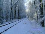 Die Klein verschneeite Nebenbahn der EVB Blick in Richtung des Tostedter West Bahnhofes.