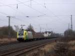 ES64U2-036 von EVB mit einem Containerzug bei Sarstedt