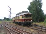 WUMAG-Triebwagen von 1926 und WUMAG-Beiwagen von 1932 bei Ausfahrt aus Drrrhrsdorf nach Sebnitz - 6.08.2005