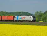 185 680-6 der EVB donnert hier mit ihrem Containerzug am Rapsfeld vorbei in Fahrtrichtung Sden! Aufgenommen am 21.05.2010 zwischen Bad Sooden Allendorf und Eschwege-West.