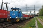 V 763 (271 109-7) am 26.05.2015 beim rangieren mit einem Containerzug beim Umspannwerk Hamburg Waltershof in Richtung Hamburger Hafen.