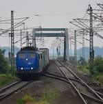 151 078-3 überquert mit ihrem Containerzug gerade die Saale bei Calbe Ost und durchfährt gleich den Bahnhof Calbe Ost gen Schönebeck.

Calbe Ost 02.08.2017