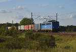 140 876-4 der EGP mit einem Containerzug, unterwegs in Richtung Schwerin.