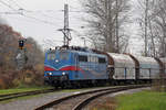 Kurz vor der Winterpause im Kreidewerk Lancken steht im Anschluss des Bahnhof’s die EGP Lok 151 170 mit beladenen Kreidewagen und wartet darauf mit den Rangierarbeiten auf das Hauptgleis