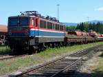 BR 109 028-1 (Ex BR 142 DR) abgestellt am Rosenheimer Sdbahnhof zum beladen der Rungenwagen.