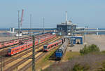 V 60.5 bei Rangierarbeiten mit Getreidewagen im Mukran Port.