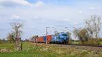 ENON 192 102, vermietet an EGP, mit Containerzug in Richtung Osnabrck (Hde, 18.04.2021).