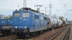 Eisenbahngesellschaft Potsdam mbH, Potsdam [D] mit  151 118-7  (NVR:  91 80 6 151 118-7 D-EGP ) und Güterzug für Zement und Zementsäcke (leer) am 24.02.22 Durchfahrt Bf.