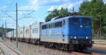 Eisenbahngesellschaft Potsdam mbH, Potsdam mit  151 131-0  (NVR:  91 80 6151 131-0 D-EGP ) und Containerzug am 04.07.22 Durchfahrt Bahnhof Glöwen.