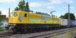 Eisenbahngesellschaft Potsdam mbH, Potsdam mit der wunderschön gestalteten  151 007-2  (NVR:  91 80 6151 007-2 D-EGP ) Motto:  Klimaschutz #nachhaltigkeit  mit Containerzug  am 05.07.22