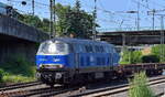 EGP mit der  218 153-5  (NVR:  92 80 1218 153-5 D-EGP ) und einigen Drehgestell-Flachwagen am 07.06.23 Vorbeifahrt Bahnhof Hamburg Harburg.