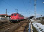 Am 01.04.2013 fuhr EGP 140 853 durch Stendal mit einem Containerzug in Richtung Salzwedel.