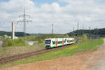 VT 319 der Erfurter Bahn als EB 81071 von Gutenfürst nach Hof Hbf bei Unterkotzau, 06.05.2017