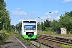 VT335 kommt als RB nach Zeitz durch Knautnaundorf gefahren.