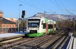 VT 337 der Erfurter Bahn erreicht hier am 13.12.2022 um 13.35 auf der Fahrt nach Jena - Göschwitz den Bahnhof Jena-Paradies.