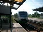 Hier fhrt der VT 003 der Erfurter Bahn in Bad Langensalza am Bahnsteig 1 ein.Er kam von Erfurt und fhrt weiter nach Eichenberg.